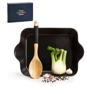 Firkantet ildfastform med skje og oppskrift